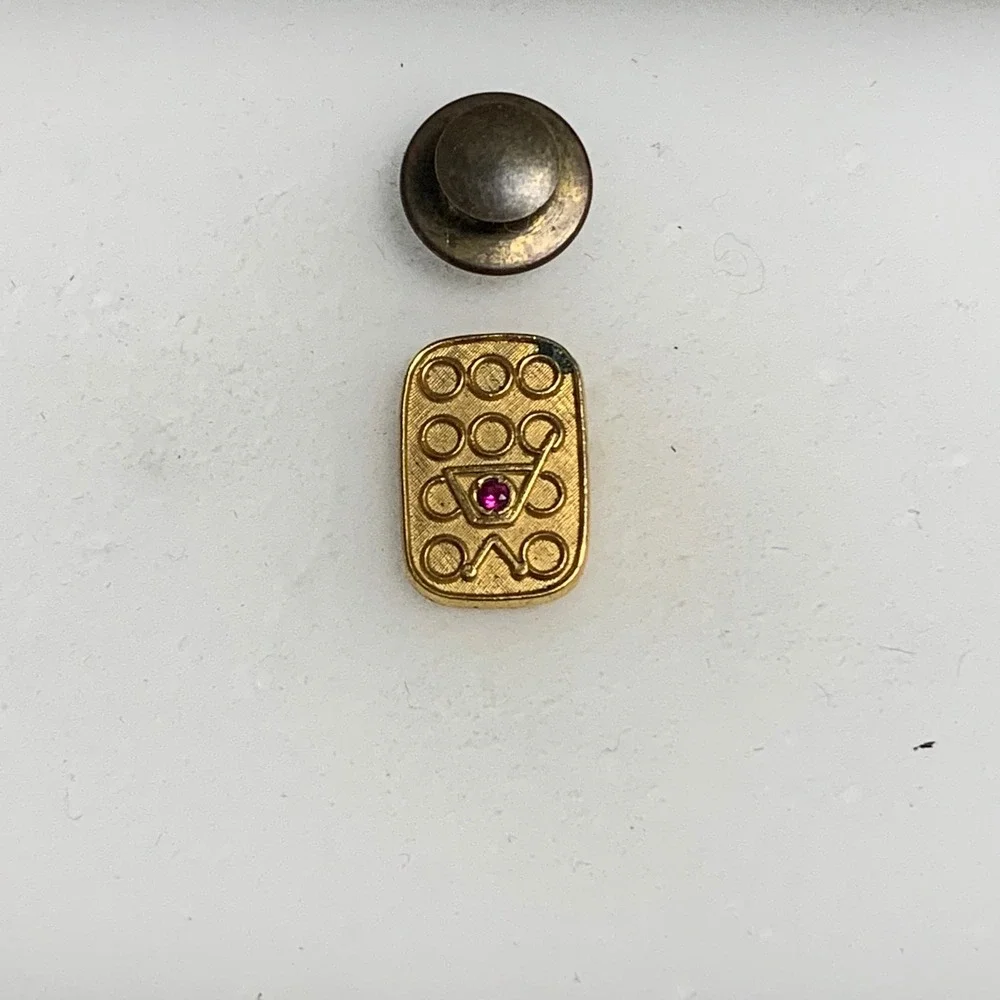 Vintage Gold Tone Rectangular Lapel Pin Red Rhinestone Geometric Design 4485